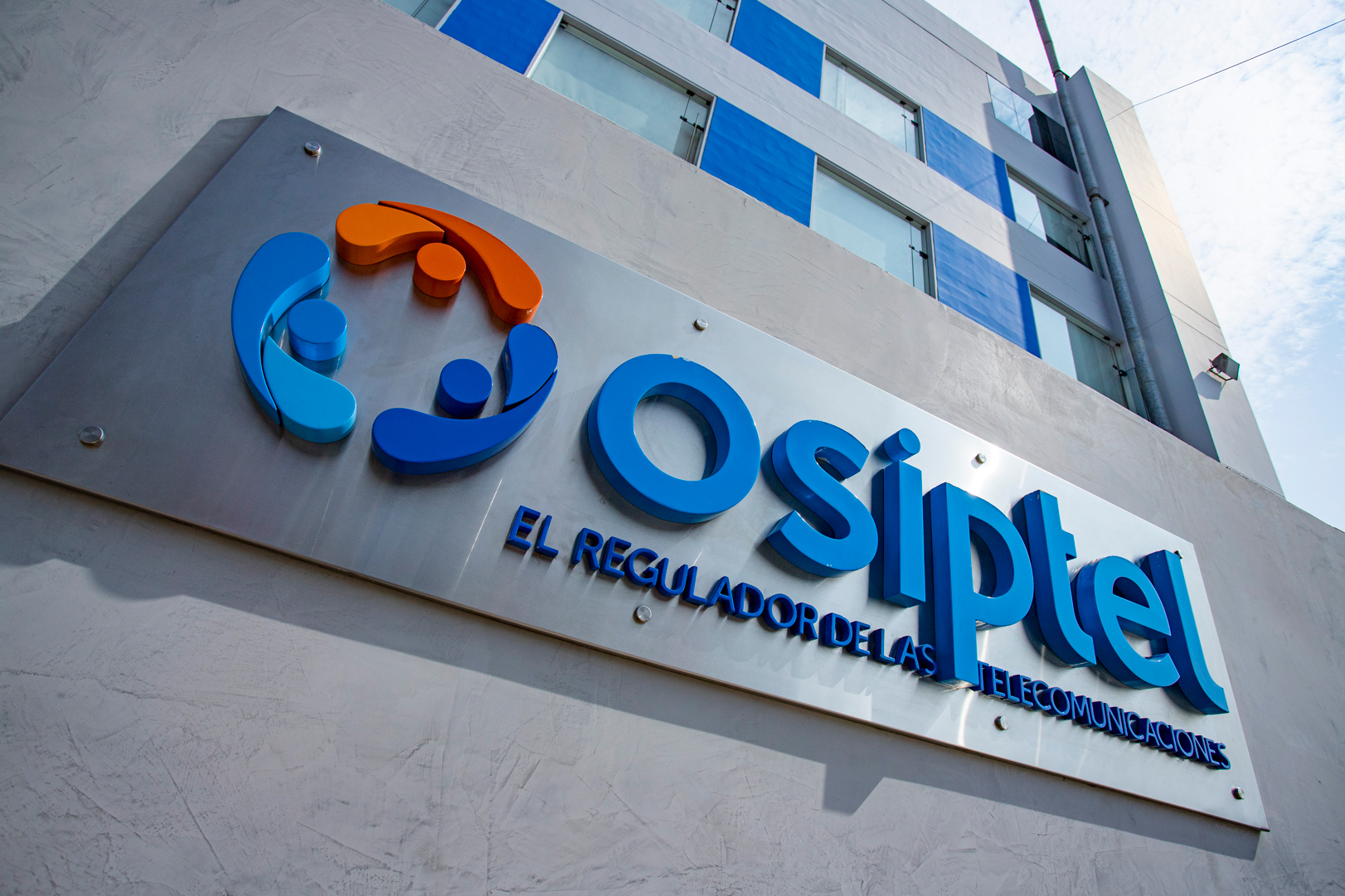 Rafael Muente retoma funciones en OSIPTEL tras decisión del Tribunal del Servicio Civil