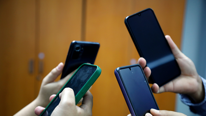 Empresas operadoras deberán cortar el servicio móvil y bloquear celulares que operen desde penales