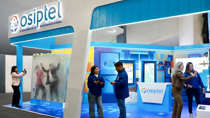 ¿Quieres saber por qué una tiktoker se quedó “congelada” en la FIL 2025?