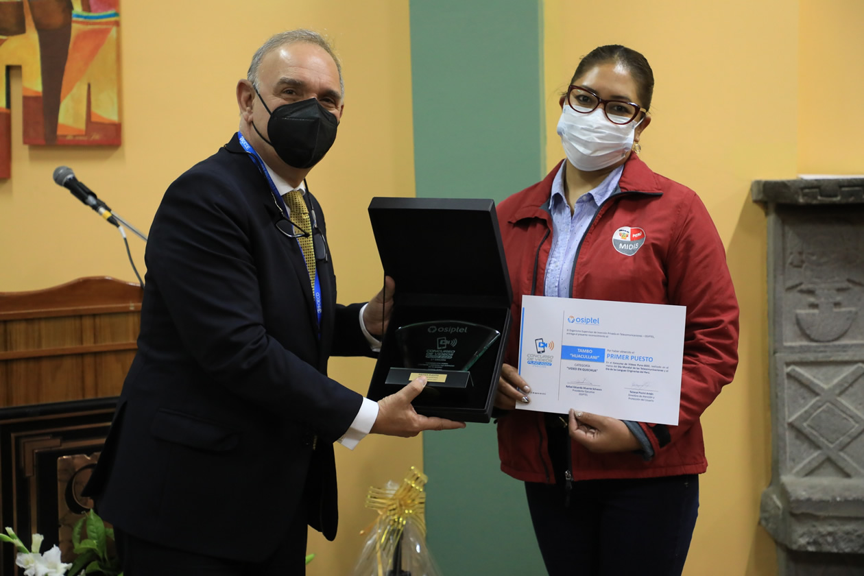 Puno: OSIPTEL premió videos ganadores del concurso “Usuarios con poder”