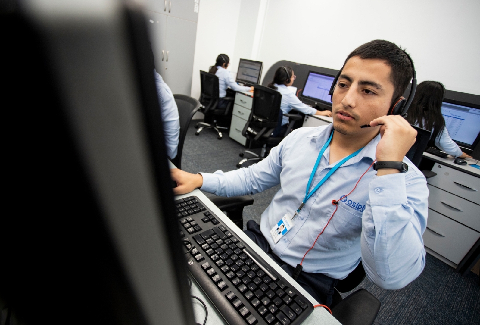 Usuarios pueden informarse sobre sus derechos y obligaciones en los servicios públicos de telecomunicaciones a través de FonoAyuda 1844 de OSIPTEL