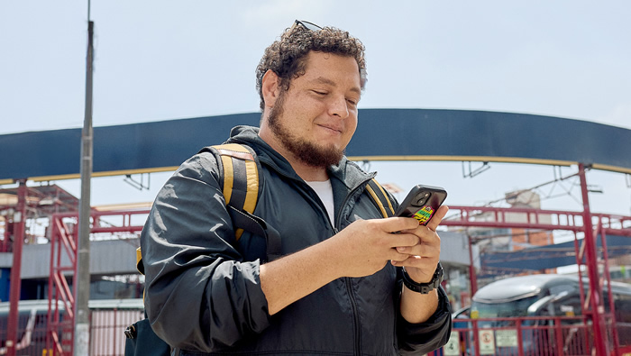 ¿Qué empresa operadora brindó mayor cobertura móvil garantizada al cierre de 2025?