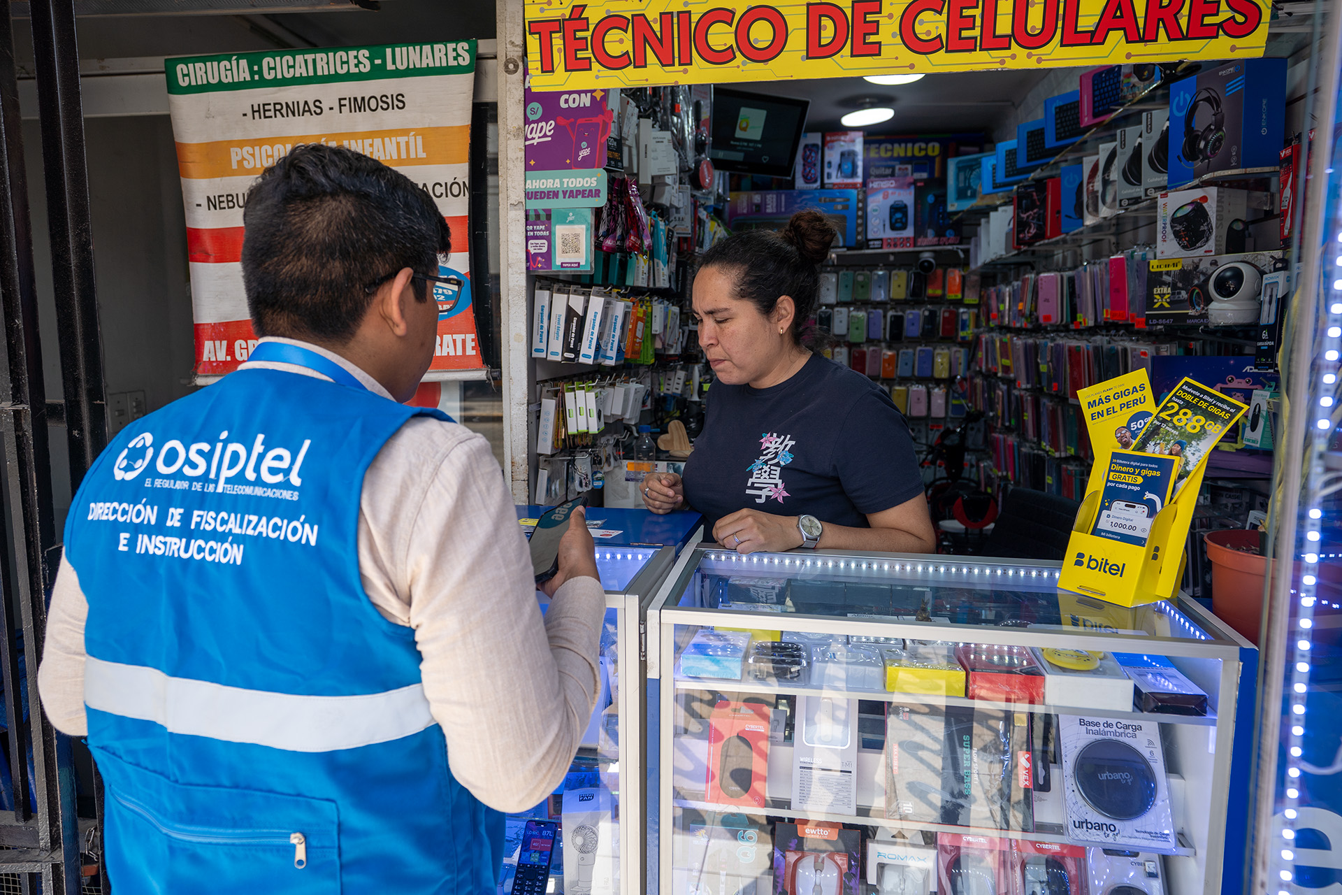 OSIPTEL fiscaliza puntos de venta de servicios móviles en San Juan de Lurigancho