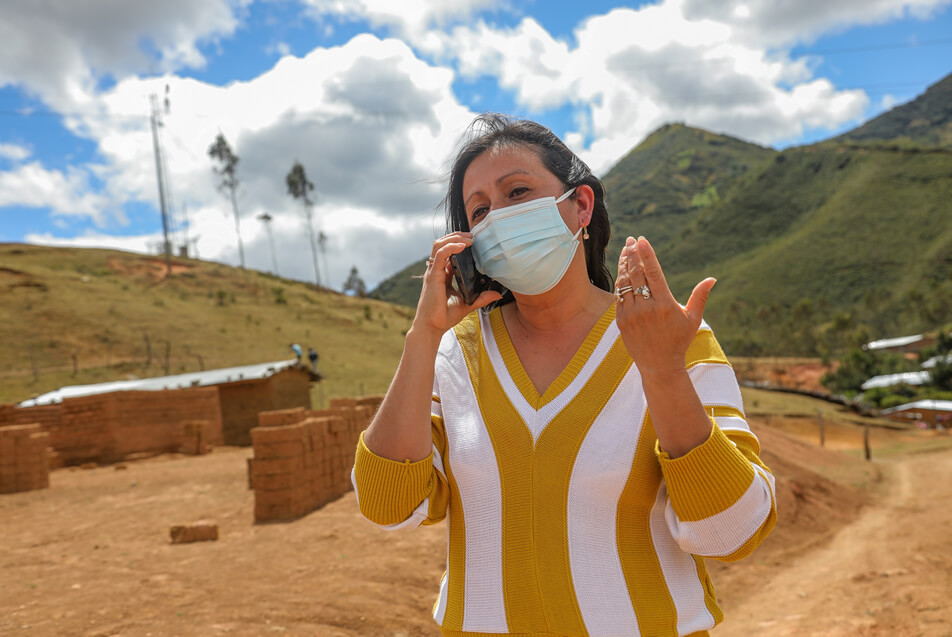 Movistar y Claro igualan en participación de líneas móviles activas a setiembre de 2022