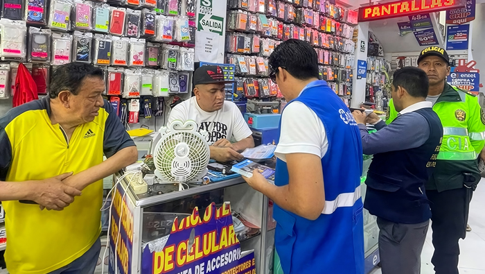 OSIPTEL advierte a comerciantes de Lima Norte sobre los riegos de la venta y activación de chips móviles en la vía pública