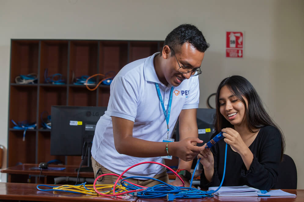 ¿Hasta cuándo puedes postular a las becas del OSIPTEL para especializarte en el campo de la regulación de telecomunicaciones y la gestión pública?